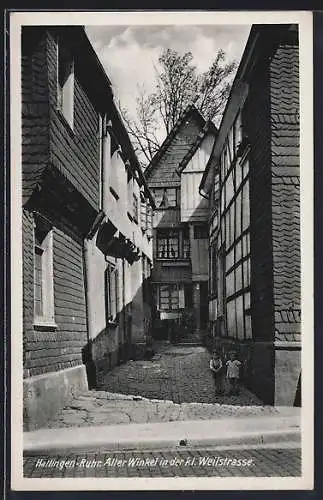 AK Hattingen /Ruhr, Alter Winkel in der kleinen Weilstrasse mit Kindern