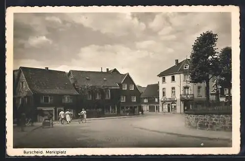 AK Burscheid / Bergisches Land, Marktplatz mit Tapeten- und Farbengeschäft 1951