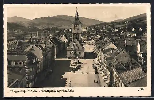 AK Deggendorf, Ansicht vom Stadtplatz mit dem Rathaus aus der Vogelperspektive