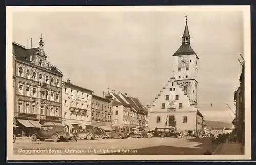 AK Deggendorf /Bayr. Ostmark, Luitpoldplatz mit Hotel Drei Mohren und Rathaus