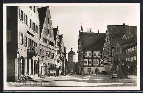 AK Oettingen i. Bay., Hindenburgplatz mit Geschäften und Brunnen