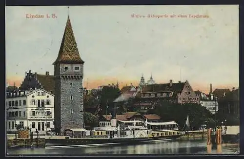 AK Lindau / Bodensee, Mittlere Hafenpartie mit altem Leuchtturm, Dampfer