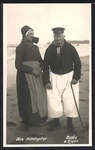 AK Insel Rügen, Alte Mönchsguter in Tracht