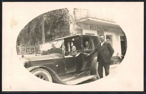 Foto-AK Auto vor einem Restaurant
