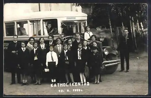 AK Kinder vor einem Autobus, Katholikentag 1933