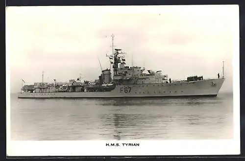 AK Kriegsschiff HMS Tyrian bei stiller See