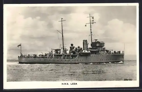 AK Kriegsschiff H.M.S. Leda in voller Fahrt