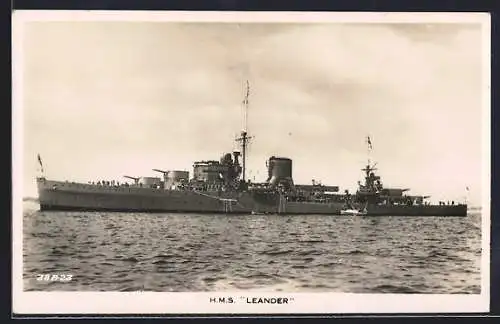 AK Kriegsschiff HMS Leander auf See