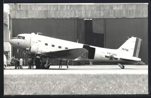 Fotografie Flugzeug Douglas DC-3 Kennung 6W-SAD