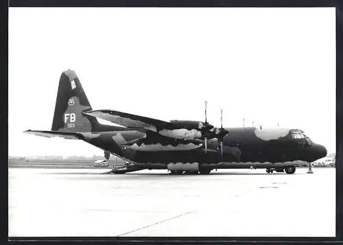 Fotografie Flugzeug Lockheed C-130 Hercules, Transportmaschine der USAF