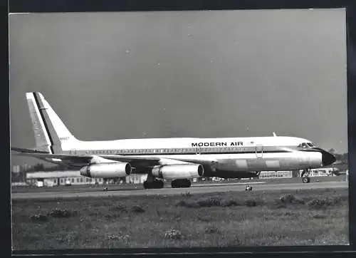 Fotografie Flugzeug Convair CV-990 der Modern Air Kennung N5607