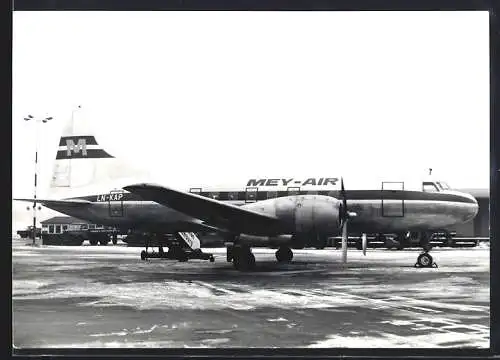 Fotografie Flughafen Hamburg, Flugzeug Convair 240 der Mey-Air Kennung LN-KAP
