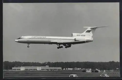 Fotografie Flugzeug Tupolew Tu-154 der Aeroflot CCCP-85100