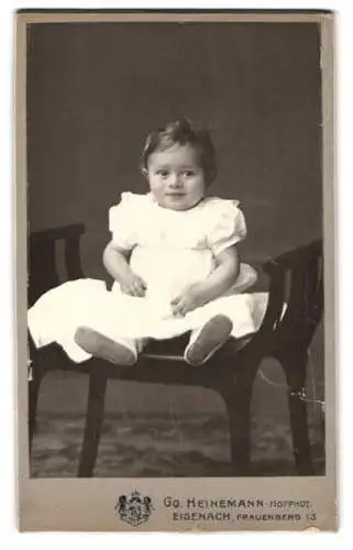 Fotografie Gg. Heinemann, Eisenach, Frauenberg 13, Porträt eines Kleinkindes