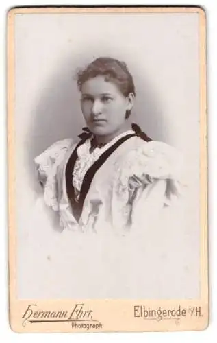 Fotografie Hermann Ehrt, Elbingerode i. H, Porträt einer jungen Frau