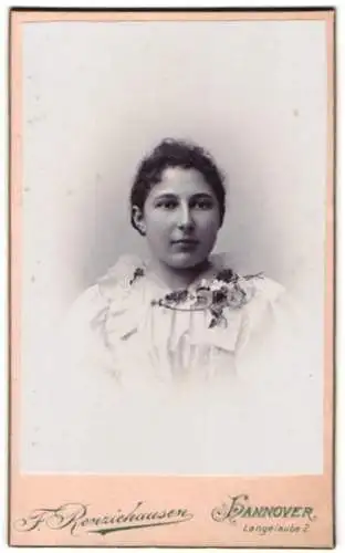 Fotografie F. Renziehausen, Hannover, Lange Laube 2, Porträt einer jungen Frau