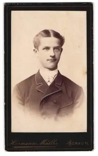 Fotografie Hermann Müller, Sorau, Grosse Logenstr. 8, Porträt eines jungen Mannes