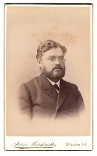 Fotografie Atelier Meinhardt, Grimma, Frauenstrasse 222, Portrait eines Mannes mit Brille