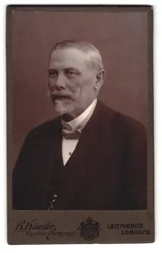Fotografie Hans Häusler, Leitmeritz, Lange Gasse, Porträt eines älteren Herrn