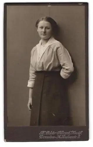 Fotografie H. Bähr-Karsch Nachf., Dresden, Antonstrasse 2, Porträt einer jungen Frau