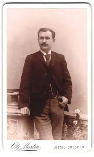 Fotografie Otto Martin, Löbtau-Dresden, Reisewitzer Strasse 20, Eleganter Herr im Anzug