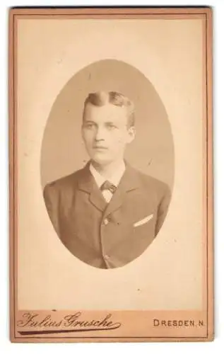 Fotografie Julius Grusche, Dresden, Bautznerstrasse 39, Portrait eines jungen Mannes