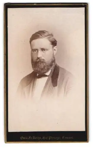 Fotografie Emil Fr. Rothe, Cassel, Porträt eines Mannes mit Bart