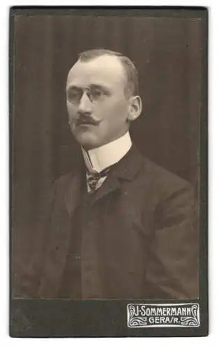Fotografie J. Sommermann, Gera, Vornehme Herrenportrait