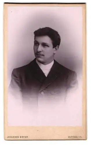 Fotografie Johannes Beyer, Zittau, Lessing-Strasse 2, Porträt eines jungen Mannes