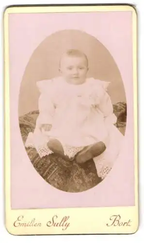 Fotografie Emilien Sully, Bort-les-Orgues, Porträt eines Kleinkindes