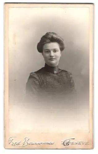 Fotografie Fréd Boissonnas, Genève, Quai de la Poste 4, Porträt einer jungen Frau