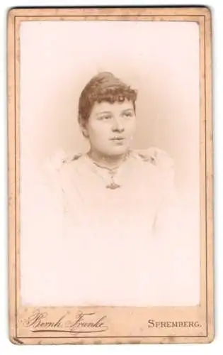 Fotografie Bernhard Franke, Spremberg, Porträt einer jungen Frau