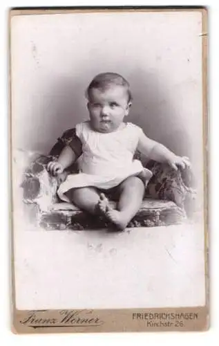 Fotografie Franz Werner, Friedrichshagen, Kirchstr 26, Porträt eines Kleinkindes