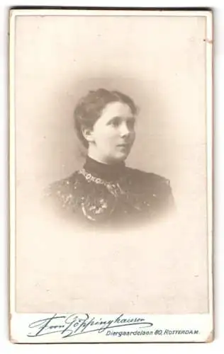 Fotografie F. von Pöppinghausen, Rotterdam, Diergaardelaan 80, Porträt einer jungen Frau