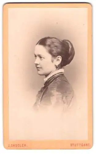 Fotografie J. Gaugler, Stuttgart, Calwer Str. 58, Profil einer jungen Frau