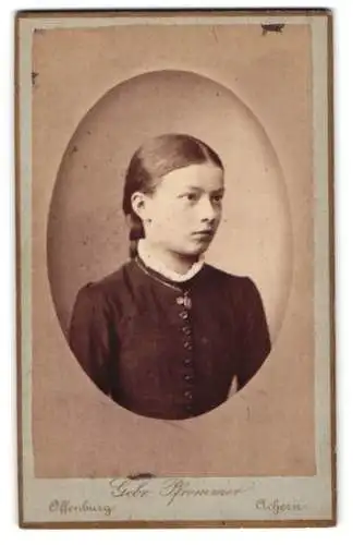 Fotografie Gebr. Pfrommer, Offenburg, Porträt einer jungen Frau