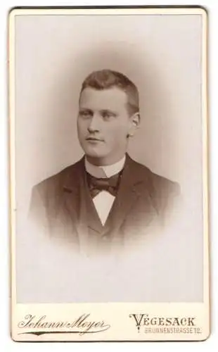 Fotografie Johann Meyer, Vegesack, Brunnenstrasse 12, Porträt eines jungen Mannes