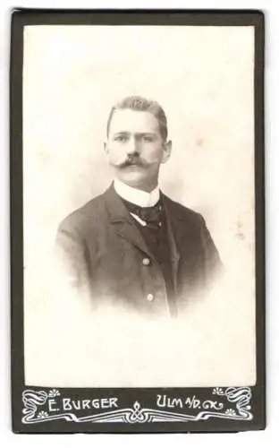 Fotografie Emil Burger, Ulm, Syrlin-Strasse 4, Porträt eines eleganten Herrn