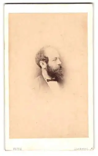 Fotografie W. Keith, Liverpool, Hardman Street 25, Porträt eines Mannes im Profil