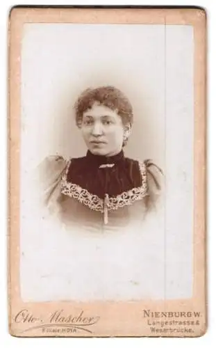 Fotografie Otto Mascher, Nienburg, Langestrasse, Porträt einer Frau
