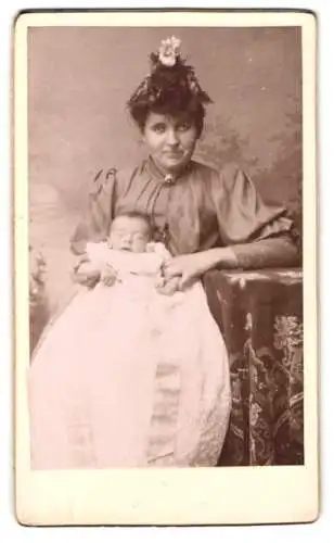 Fotografie unbekannter Fotograf und Ort, Mutter mit Baby