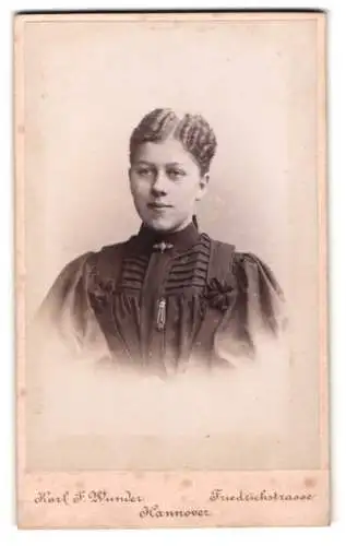 Fotografie Karl F. Wunder, Hannover, Friedrichstrasse, Porträt einer jungen Frau