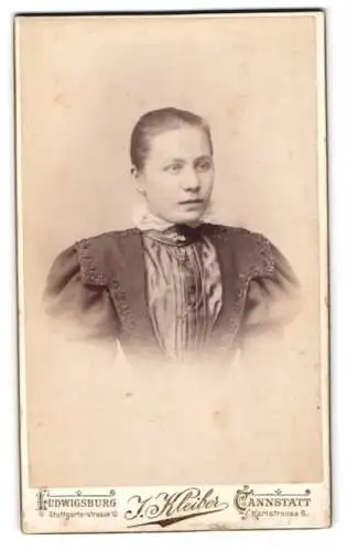 Fotografie J. Kleiber, Ludwigsburg, Stuttgarterstrasse 10, Porträt einer jungen Frau