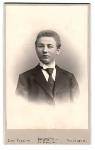 Fotografie Carl Fleury, Pforzheim, Östliche Karl Friedrich Strasse 65, Porträt eines jungen Mannes