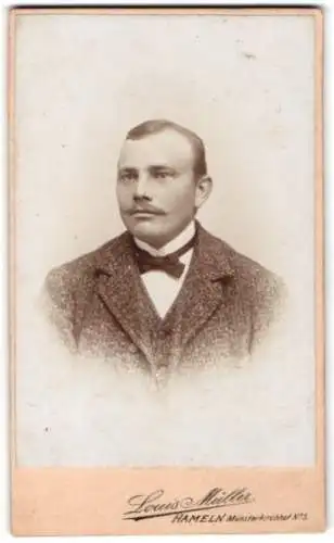 Fotografie Louis Müller, Hameln, Münsterkirchhof 5, Porträt eines Mannes