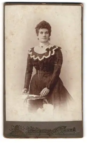 Fotografie Wilhelm Stein, Berlin, Chausseestrasse 66, Porträt einer Dame