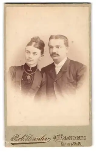 Fotografie Rob. Dressler, Charlottenburg, Schloss-Str. 15, Porträt eines Paars