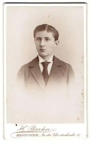 Fotografie H. Barken, Hannover, An der Christuskirche 11, Porträt eines jungen Mannes