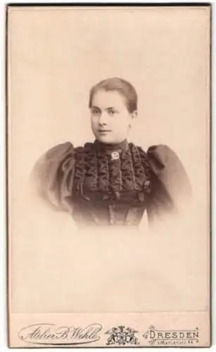 Fotografie B. Wehle, Dresden, Marienstrasse 44, Porträt einer jungen Frau