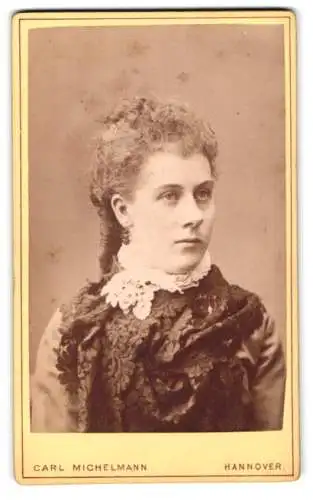 Fotografie Carl Michelmann, Hannover, Georgstrasse 1, Porträt einer jungen Dame